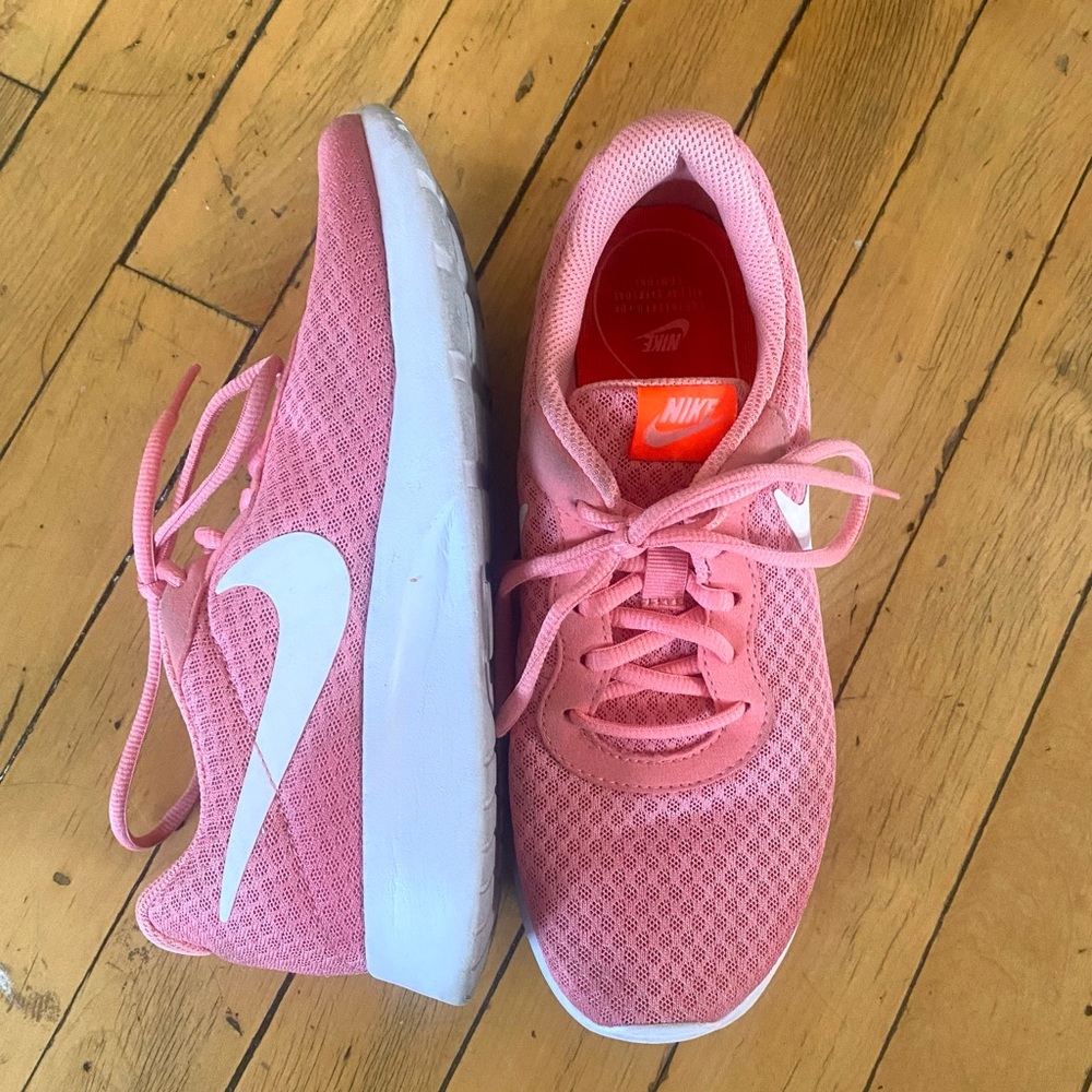 Nike shoes - Picture 2 of 4